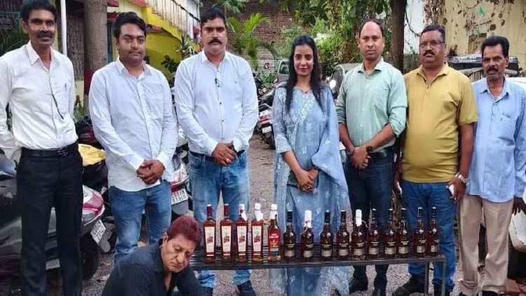 किराना दुकान में आबकारी का छापा, MP के कई ब्रांड्स की शराब के साथ आरोपी गिरफ्तार, 11.25 लीटर विदेशी मदिरा जप्त