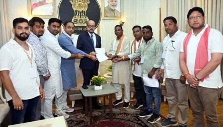 कांग्रेस की जन न्याय पदयात्रा, सरकार की नींद तोड़ने मैनपुर से 140 किमी दूरी तय कर राजभवन पहुंच राज्यपाल को सौंपा ज्ञापन