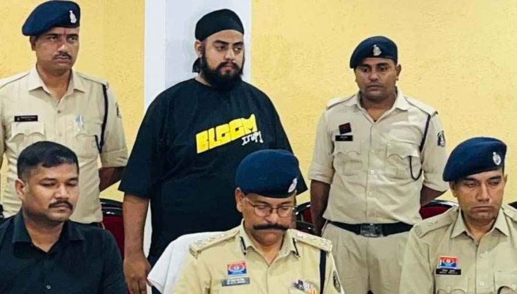 महिला को लोन दिलाने के नाम पर मोबाइल फाइनेंस कराकर लाखों की ठगी, आरोपी सिमरन गिरफ्तार, 16 आईफोन बरामद, जांच में जुटी पुलिस