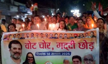 कांग्रेस का वोट चोर गद्दी छोड़ आंदोलन के प्रथम चरण के तहत कांग्रेसियों ने निकाली विशाल कैंडल और मशाल रैली