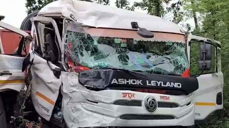 दो ट्रेलर की आमने-सामने जबरदस्त टक्कर में क्लीनर की मौके पर मौत, इधर अज्ञात वाहन की ठोकर से नहर में गिरा बाइक सवार युवक की गई जान