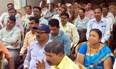 पंचायत सचिवों ने ठुकराया आयुष्मान कार्ड बनाने का काम, कलेक्टर को सौंपा आवेदन, बोले- पहले से ही विभागीय काम ज्यादा