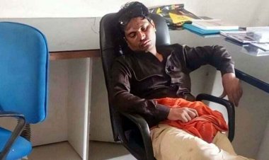 झूमते हुए शराब के नशे में कार्यालय पहुंचे विकास विस्तार अधिकारी!, सोशल मीडिया में वीडियो जमकर वायरल, CEO में किया सस्पेंड