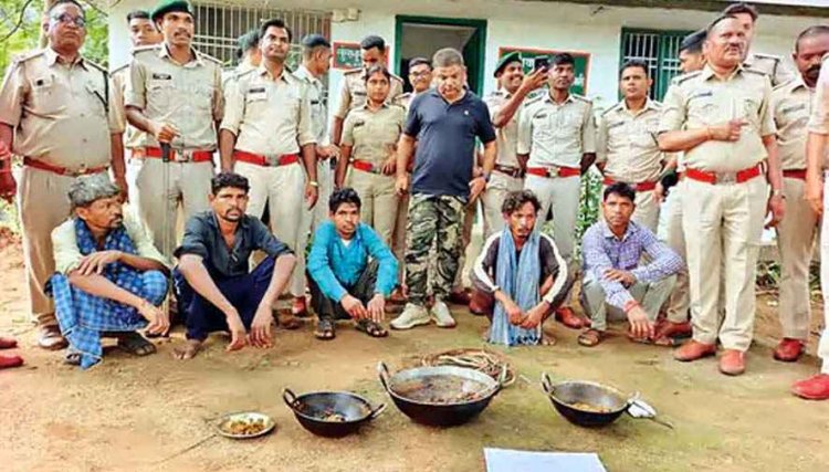 जंगल में शिकारियों का काला खेल बेनकाब, बिजली के तार से सुअर और भालू की मौत, मौके से पांच आरोपी गिरफ्तार, एक फरार, तलाश जारी