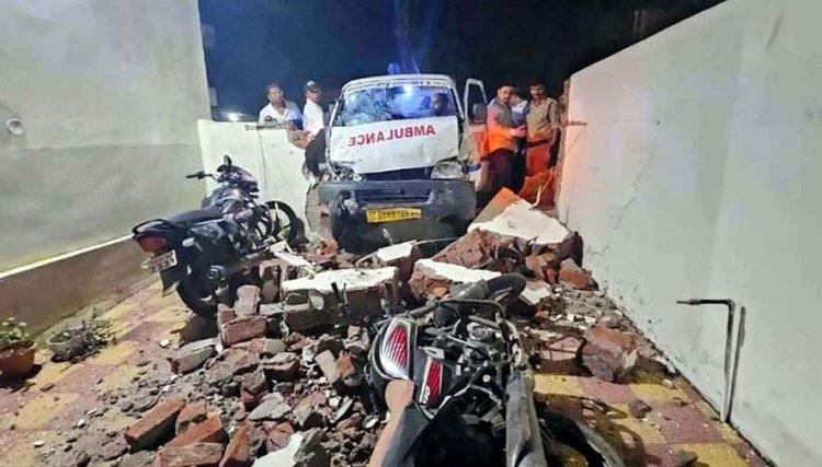 तेज रफ्तार एम्बुलेंस का कहर, नशे में धुत्त ड्राइवर ने बाइक सवार को मारी जोरदार टक्कर, युवक की मौत, बाउंड्रीवाल तोड़ घर में घुसी गाड़ी