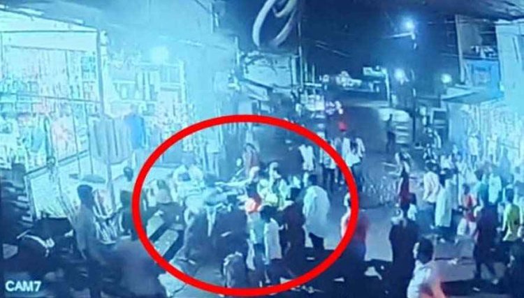 रायपुर में लाठी-डंडों से ताबड़तोड़ मारपीट, मामूली बहस बना दो पक्षों में खूनी संघर्ष, एक युवती का सिर फूटा, वीडियो वायरल, 10 के खिलाफ FIR दर्ज