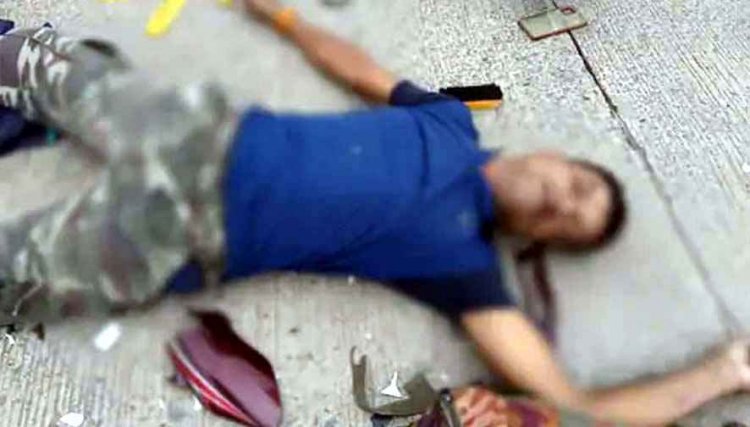 ट्रक की टक्कर से बाइक सवार आरक्षक की मौत, सड़क पर टकरा गया सिर, हेलमेट पहनने के बावजूद गई जान, परिजनों में पसरा मातम