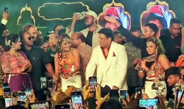 फिल्मी हीरो गोविंदा के गरबा कार्यक्रम में मचा हंगामा, भगदड़ से कई महिलाएं और बच्चियां घायल, अश्लील गाने पर डांस को लेकर नाराजगी