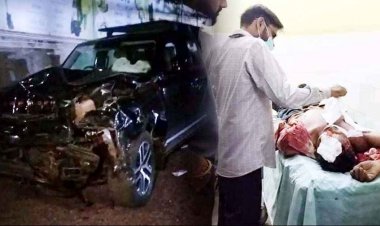बेकाबू डिफेंडर कार ने 5 वाहनों को मारी ठोकर, 1 युवक की मौत, कई लोगों की हालत गंभीर, आरोपी के घर पर तोड़फोड़, शहर में तनाव