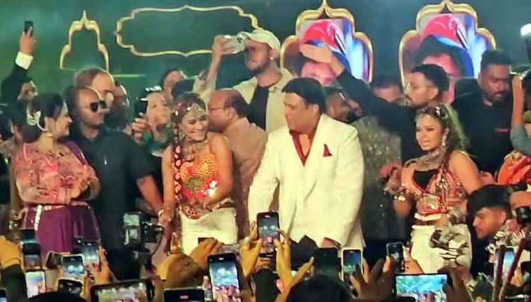 फिल्मी हीरो गोविंदा के गरबा कार्यक्रम में मचा हंगामा, भगदड़ से कई महिलाएं और बच्चियां घायल, अश्लील गाने पर डांस को लेकर नाराजगी