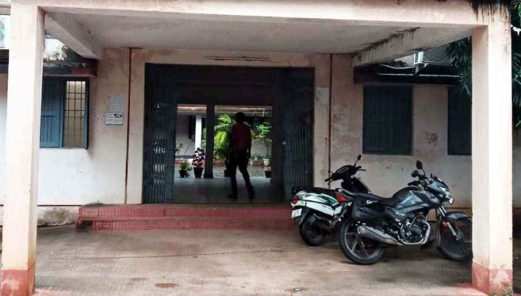 पत्नी हेडमास्टर, फिर भी मिल गया पीएम आवास योजना का लाभ!, चित्रसेन डड़सेना ने किया खुलासा, सवालों के घेरे में जिला प्रशासन की चुप्पी