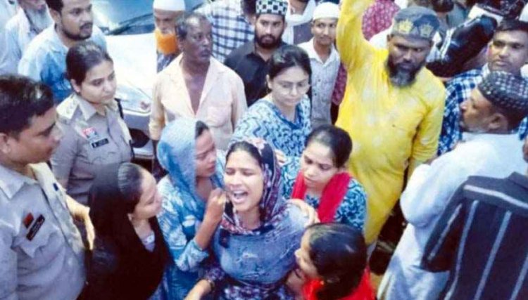 मारपीट और बहनों से छेड़छाड़ से परेशान नाबालिग भाई ने की खुदकुशी!, शव को सड़क पर रखकर प्रदर्शन, परिजनों ने लगाई इंसाफ की गुहार