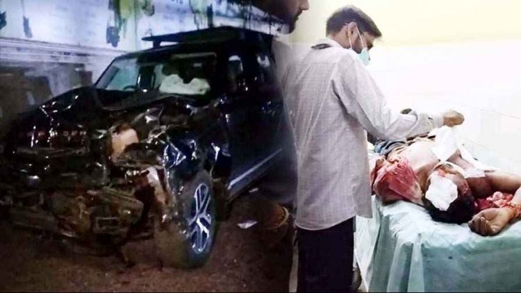 बेकाबू डिफेंडर कार ने 5 वाहनों को मारी ठोकर, 1 युवक की मौत, कई लोगों की हालत गंभीर, आरोपी के घर पर तोड़फोड़, शहर में तनाव