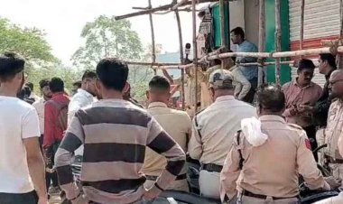 दवा दुकान को दारु शॉप में बदल दिया आधी रात, ‘प्रीमियम शराब शॉप’ का बोर्ड देख भड़क उठे लोग, हंगामे के बाद बंद, उग्र आंदोलन की चेतावनी