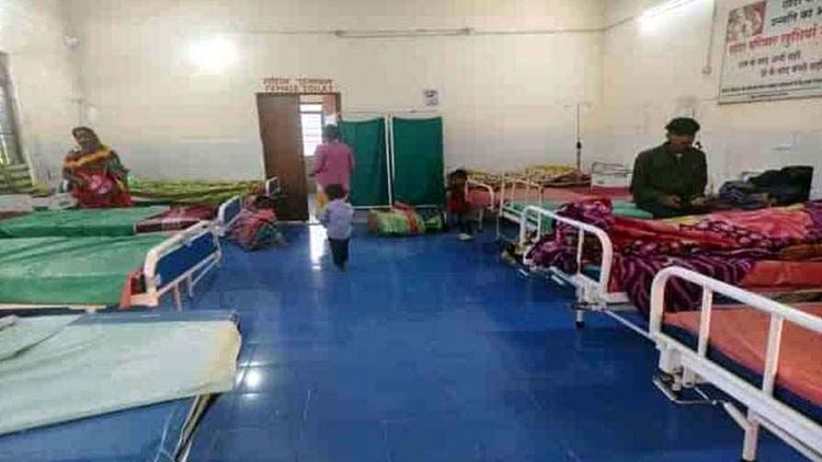 स्वास्थ्य केंद्र में डॉक्टर-नर्स ड्यूटी से रहे नदारद, इलाज के अभाव में दर्द से कराह रही महिला की मौत, परिजनों ने लगाया लापरवाही का आरोप