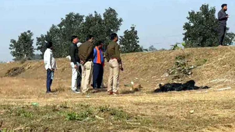 नहर के पास मिली युवती की जली हुई लाश, मॉर्निंग वॉक पर निकले लोगों ने दी खबर, मौके पर पहुंची पुलिस-फॉरेंसिक टीम, धारदार हथियार बरामद