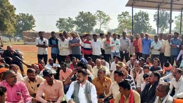 लोहरसी में किसानों के साथ धान खरीदी केंद्र में चल रही मनमानी, भारी विवाद के बाद हुआ प्रदर्शन, धान उपार्जन केंद्र के प्रभारी सस्पेंड