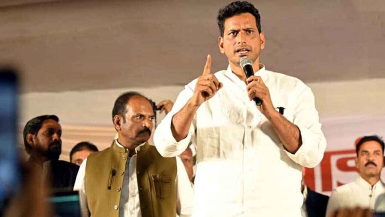 सेक्टर 9 हॉस्पिटल अब नहीं बिकेगा, मैत्रीबाग राज्य सरकार को, छोटी बच्ची के हाथों नारियल पानी पीकर विधायक यादव का अनशन खत्म