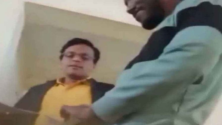 फेक वीडियो कहकर जिस पटवारी ने 2 युवकों को पकड़वाया, वह निकला असली, पैसे की वसूली करते सोशल मीडिया में वीडियो वायरल, सस्पेंड