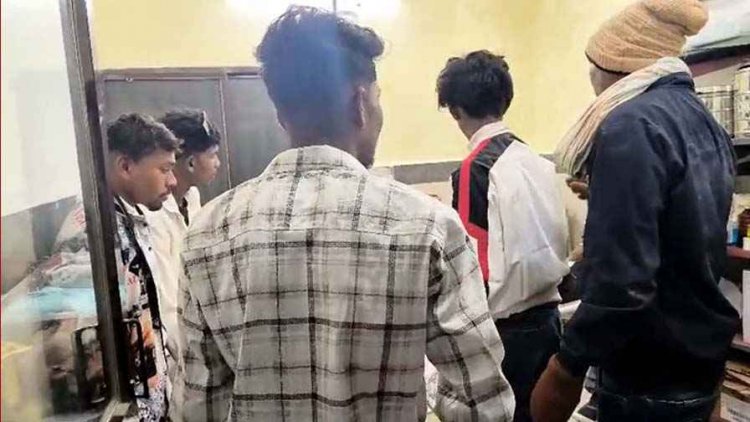 मेले में चाकूबाजी से हड़कंप, कांग्रेस पार्षद समेत दो घायल, अस्पताल में इलाज जारी, दहशत का माहौल, पुलिस ने 2 आरोपियों को दबोचा