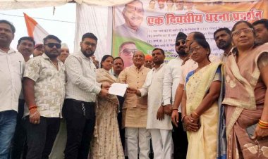 नवापारा राजिम में कर वृद्धि व अव्यवस्थाओं को लेकर नागरिकों में आक्रोश, जमकर किया विरोध प्रदर्शन, CMO के नाम सौंपा ज्ञापन