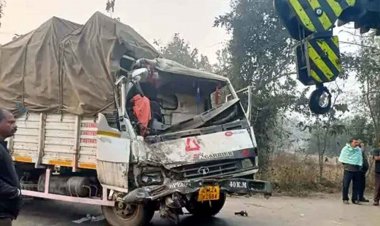 अज्ञात वाहन की ठोकर से तीन लोगों की दर्दनाक मौत, दो घायल, हालत नाजुक, इधर माजदा को हाइवा ने मारी जोरदार टक्कर, ड्राइवर की गई जान