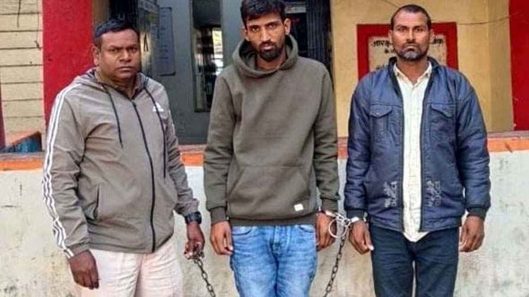 रायपुर में दो दुकानों से एक लाख के सामानों की चोरी, पुलिस ने दो शातिर चोरों को गिरफ्तार कर भेजा जेल, 50 हजार नकद बरामद