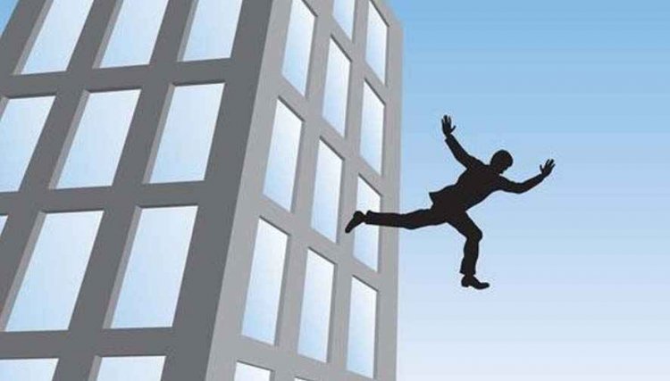 रायपुर की कॉलोनी में युवक ने 8वीं मंजिल से कूदकर दे दी जान, इलाके में दहशत का माहौल, हत्या या आत्महत्या?, जांच मेें जुटी पुलिस