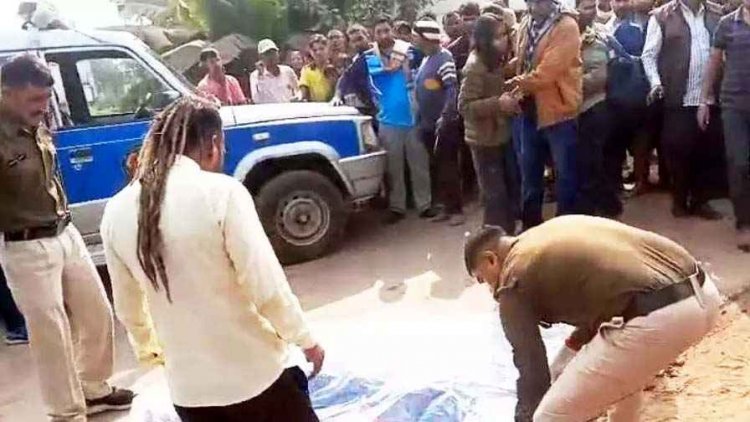 रेत से भरी हाईवा ने लिया स्कूटी सवार को मारी जोरदार टक्कर, चपेट में युवती की मौत, बौखलाए ग्रामीणों ने किया हंगामा, पसरा मातम, वाहन जप्त