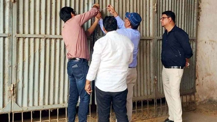 कलेक्टर का बड़ा एक्शन, 2 राइस मिल और 17 कोचियों के गोदाम सील, इधर धान खरीदी प्रभारी और ऑपरेटर नौकरी से बर्खास्त, मचा हड़कंप