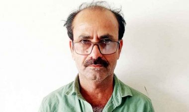 रायपुर में छिपा छत्तीसगढ़ का सबसे बड़ा सट्टा खिलाने वाला खाईवाल नरू सेठ गिरफ्तार, पुलिस ने मोबाइल, नकदी और सट्टा-पट्टी किया जब्त