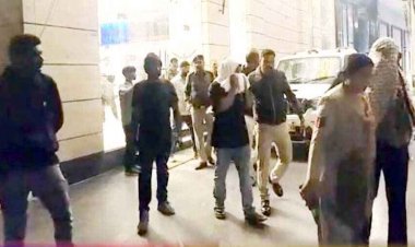 होटल ट्रिनिटी के सनराइज स्पा एंड सैलून में SEX रैकेड का भंडाफोड़, 3 महिलाएं संचालक और होटल मैनेजर गिरफ्तार, इलाके में मचा हड़कंप