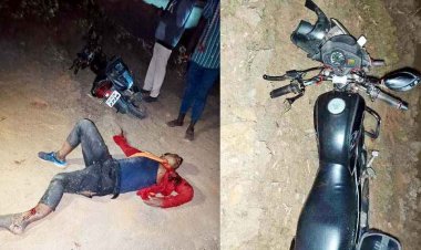 राजिम मेले में खड़े ट्रैक्टर से भिड़ी तेज रफ्तार बाइक, दो युवक घायल, एक गंभीर, 108 से नहीं मिली मदद!, प्राइवेट वाहन में पहुंचाया अस्पताल