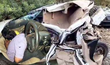 नेशनल हाईवे-53 पर तेज रफ्तार का कहर, पोल से टकराई कार, दो सगे भाइयों समेत 3 युवकों की मौके पर मौत, एक की हालत नाजुक