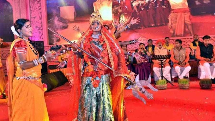 कविता वासनिक की सुरमयी प्रस्तुति, छत्तीसगढ़ी लोक धुन पर झूम उठा राजिम कुंभ, टेलीस्कोप से ग्रह नक्षत्रों को देख सकेंगे लाइव