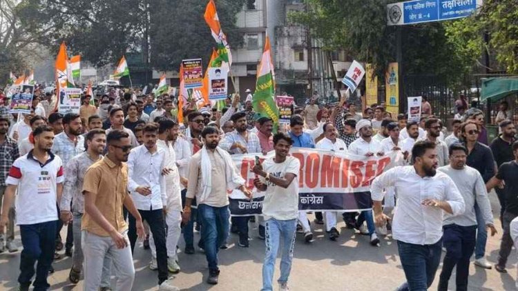 छग युवा कांग्रेस का प्रदेशव्यापी भाजपा कार्यालय घेराव, कहा- PM is Compromised सिर्फ नारा नहीं, युवाओं के आक्रोश की बुलंद आवाज़