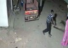 महिला और उसके पति पर बदमाशों ने किया लाठी-डंडों से जानलेवा हमला, CCTV में कैद पूरी वारदात वायरल, पुलिस की हिरासत में एक आरोपी
