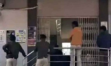 युवक ने घर में फांसी लगाकर दी जान, दिन भर खेली होली, रात में फंदे से लटकी मिली लाश; मचा हड़कंप, सुसाइड के कारणों का पता लगा रही पुलिस