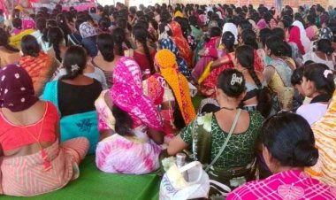 छत्तीसगढ़ में NRLM बिहान महिलाओं का अनिश्चितकालीन हड़ताल जारी, तूता में राज्य स्तरीय प्रदर्शन, मुख्यमंत्री विष्णुदेव और उपमुख्यमंत्री के नाम सौंपा ज्ञापन