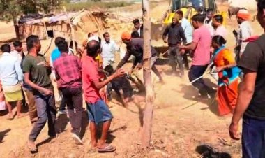 आधी रात घरों पर चला बुलडोजर!, सड़कों पर उतरे सैकड़ों ग्रामीण, अतिक्रमण हटाने के दौरान खूनी संघर्ष, लाठी-डंडों से दर्जन भर घायल, दोषियों पर कार्रवाई की मांग