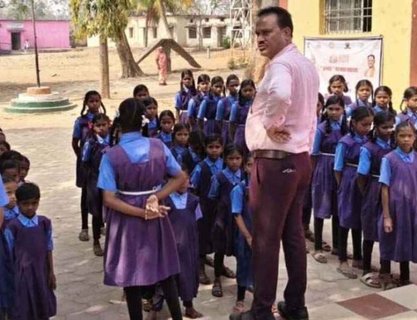 गरियाबंद में BEO महेश पटेल के औचक निरीक्षण से मचा हड़कंप, दर्जन भर से ज्यादा शिक्षकों मिले अनुपस्थित, शिक्षकों को कारण बताओ नोटिस