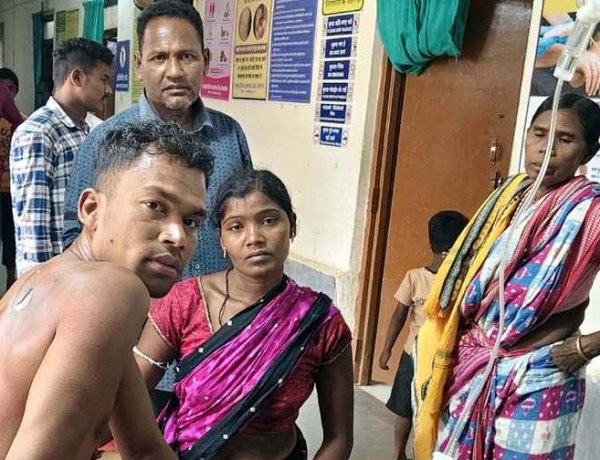 आकाशीय बिजली गिरने की भयावह घटना, चपेट में आया पेड़ के नीचे मोबाइल देख रहा युवक, नहीं मिली  एंबुलेंस, प्राइवेट वाहन से पहुंचाया अस्पताल