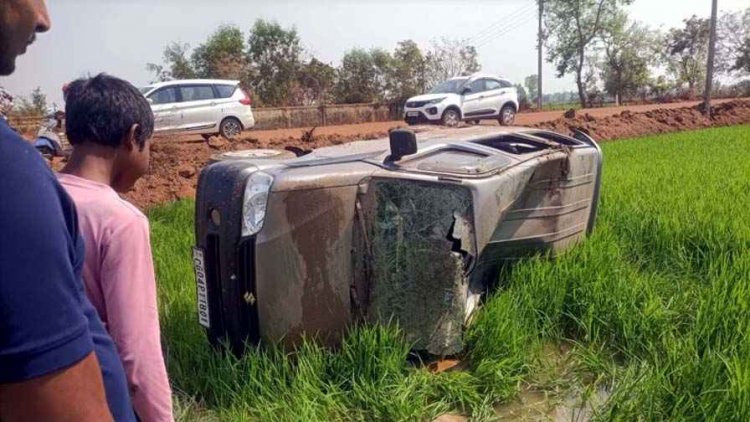 कोपरा-पोखरा नवनिर्मित सड़क पर अनियंत्रित होकर पलटी तेज रफ्तार इको कार, चार युवक घायल, एक गंभीर, नशा बनी हादसे की वजह!