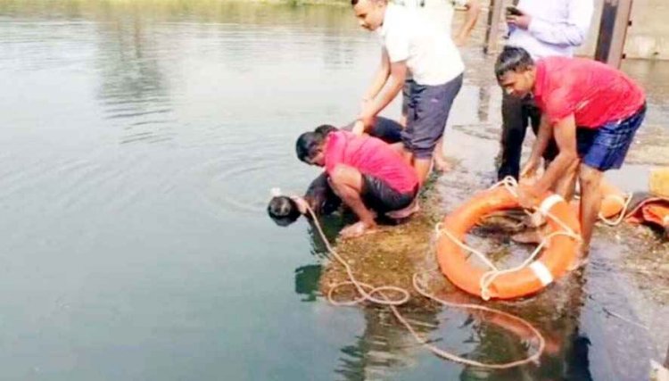 नहाने के दौरान डैम में डूबने से युवक की मौत, गोताखोरों ने 3 घंटे मशक्कत के बाद बाहर निकाला शव, इधर नहर में समाया घर के बाहर खेल रहा तीन साल का मासूम