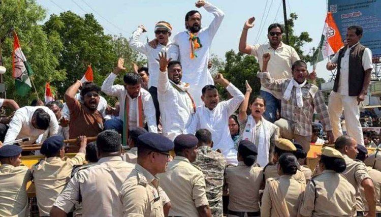 गरियाबंद में अफीम की अवैध खेती पर कांग्रेस का जोरदार प्रदर्शन, भाजपा कार्यालय का घेराव, जमकर नारेबाजी, निष्पक्ष जांच और सख्त कार्रवाई की मांग