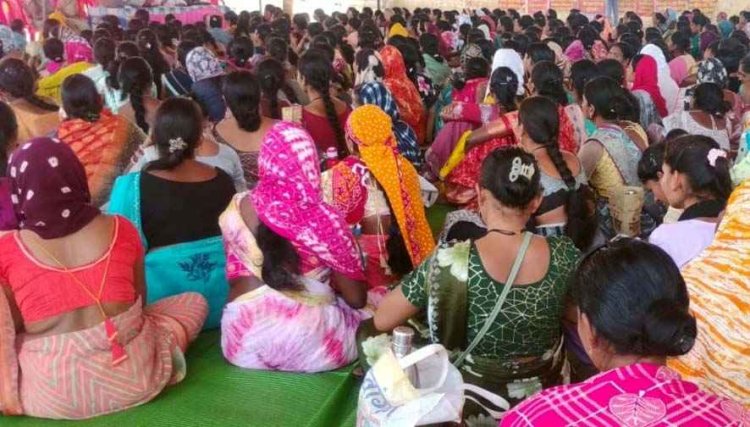 छत्तीसगढ़ में NRLM बिहान महिलाओं का अनिश्चितकालीन हड़ताल जारी, तूता में राज्य स्तरीय प्रदर्शन, मुख्यमंत्री विष्णुदेव और उपमुख्यमंत्री के नाम सौंपा ज्ञापन