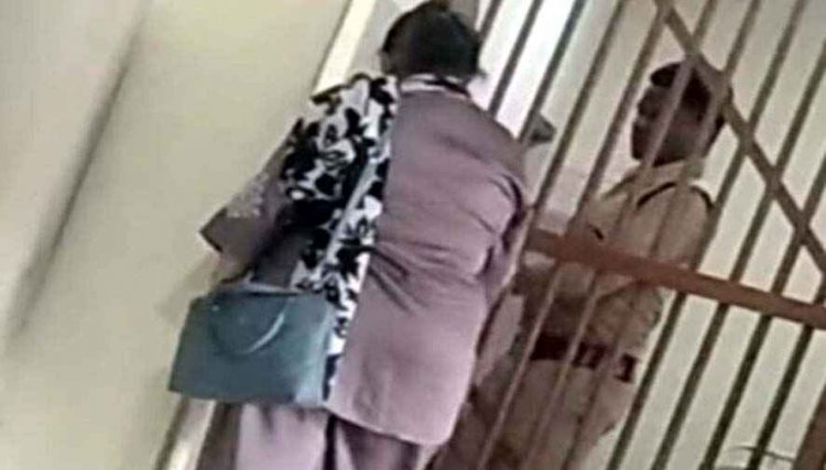 सेंट्रल जेल में नियमों की खुली धज्जियां!, रसूखदार कैदी को स्पेशल ट्रीटमेंट, दो प्रहरी सस्पेंड, महकमे में मचा हड़कंप, सवालों के घेरे में व्यवस्था