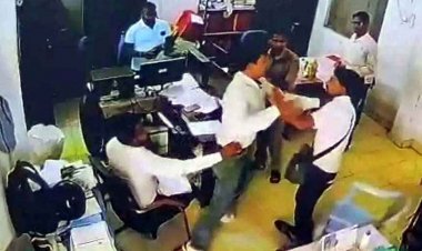 सरकारी दफ्तर में जमकर बवाल, कृषि अधिकारी ने पत्रकार और वकील को बेरहमी से मारा, वीडियो जमकर वायरल, गिरफ्तारी की मांग, जांच में जुटी पुलिस