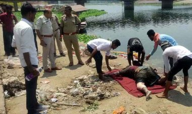 महादेवघाट में मिली महिला की लाश, सर पर चोट के निशान, हत्या या कुछ और?, दूसरे जगह मर्डर कर यहां ठिकाना लगाने की आशंका, PM रिपोर्ट का इंतेजार