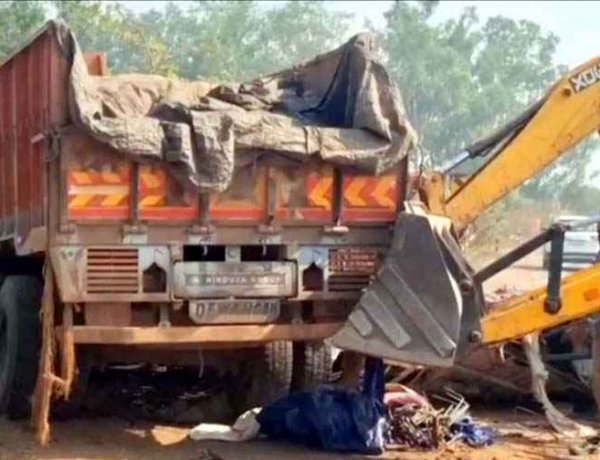 NH-30 पर भीषण हादसा: तेज रफ़्तार ट्रक ने  माजदा को मारी जोरदार टक्कर, सड़क हादसे 2 मजदूरों की मौत, अलग-अलग तीन हादसों में कुल 10 लोग घायल